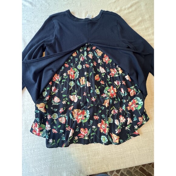 Time & Tru Split Back 2fer Blue Sweater Floral Women’s Top Sz Medium - Oversized - Picture 3 of 9